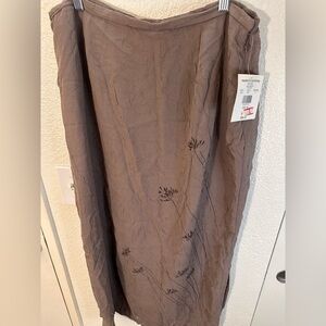 Women's Silk Taupe Floral-Print Skirt. Size 14P.